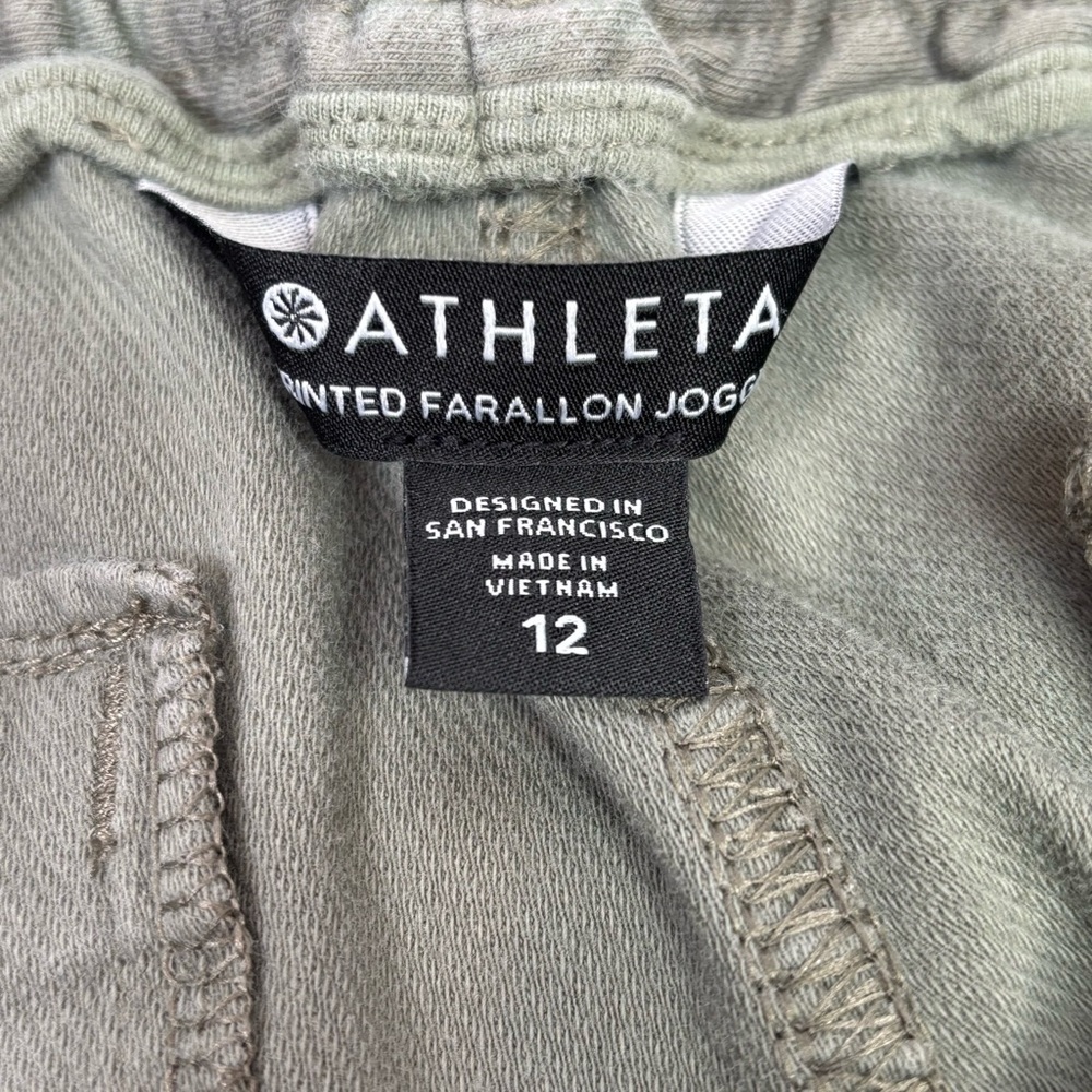 Athleta Printed Farallon Jogger Size 12 Olive Army Green Camo Print Pull On Pant - Picture 10 of 16